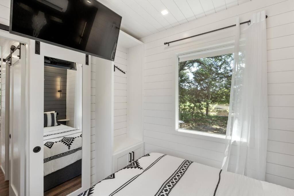 The Lonely Bull Luxury Container Home On 5 Acres Weatherford Dış mekan fotoğraf